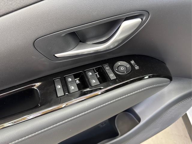 Hyundai / TUCSON FACELIFT / Weiß / / / 20th Anniversary DCT 360 SHZ KRELL HUD 19ALU