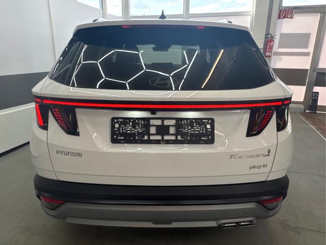 Hyundai / TUCSON FACELIFT / Weiß / / / 20th Anniversary DCT 360 SHZ KRELL HUD 19ALU