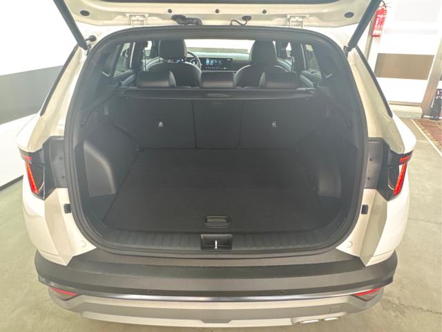 Hyundai / TUCSON FACELIFT / Weiß / / / 20th Anniversary DCT 360 SHZ KRELL HUD 19ALU
