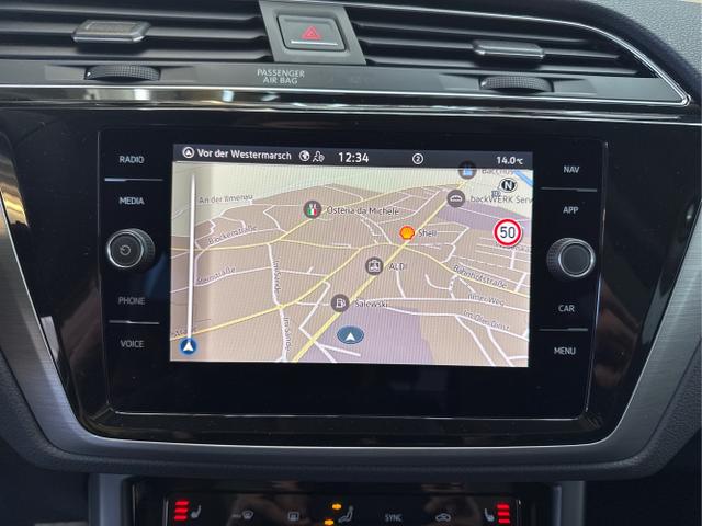 Volkswagen / Touran / Silber / / / PANO NAVI SHZ RFK ACC