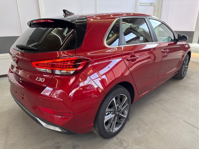 Hyundai / i30 / Rot / / / SHZ TEILLEDER SMART KEY NAVI