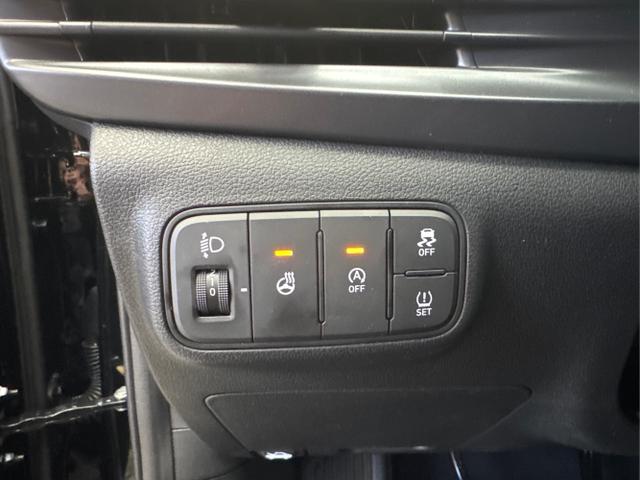 Hyundai / i20 / Schwarz / / / NAVI Klimaautomatik SHZ 