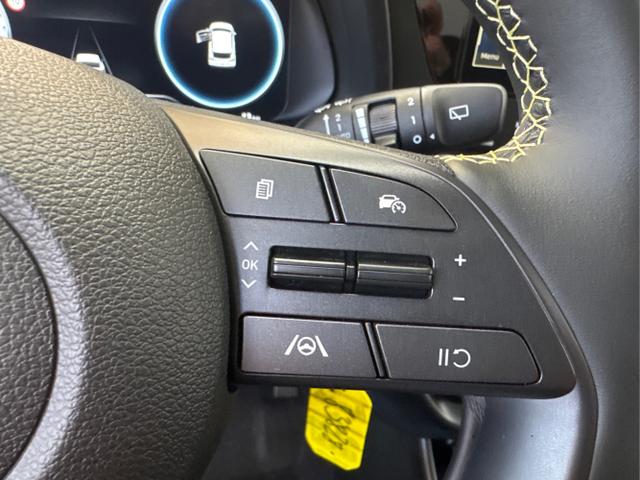 Hyundai / i20 / Schwarz / / / NAVI Klimaautomatik SHZ 