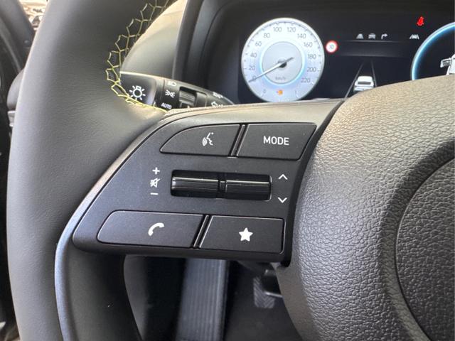 Hyundai / i20 / Schwarz / / / NAVI Klimaautomatik SHZ 