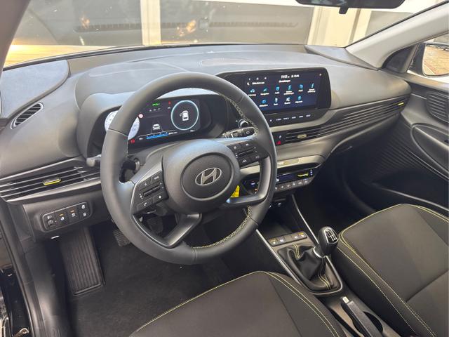 Hyundai / i20 / Schwarz / / / NAVI Klimaautomatik SHZ 
