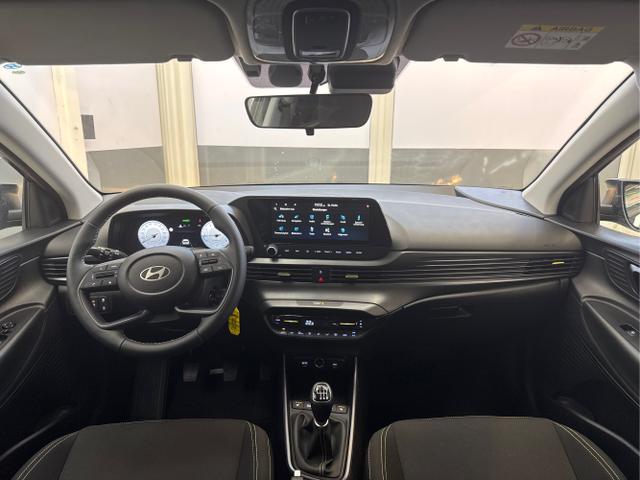 Hyundai / i20 / Schwarz / / / NAVI Klimaautomatik SHZ 