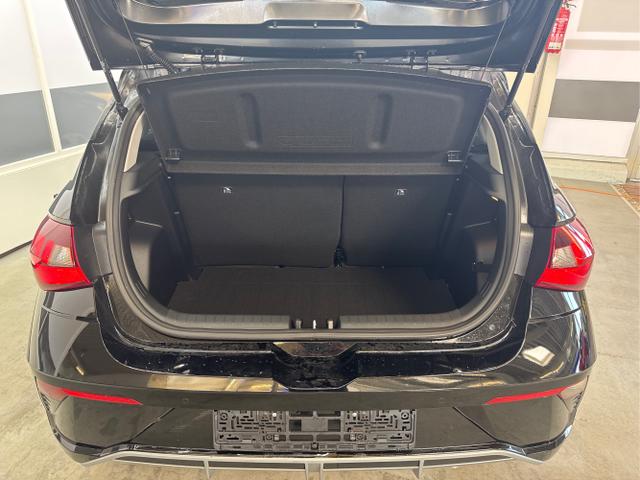 Hyundai / i20 / Schwarz / / / NAVI Klimaautomatik SHZ 