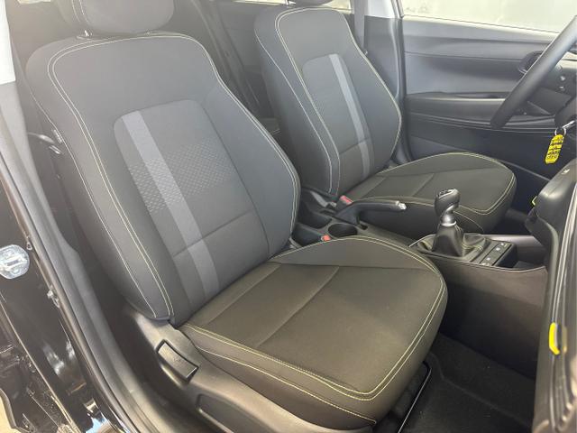 Hyundai / i20 / Schwarz / / / NAVI Klimaautomatik SHZ 