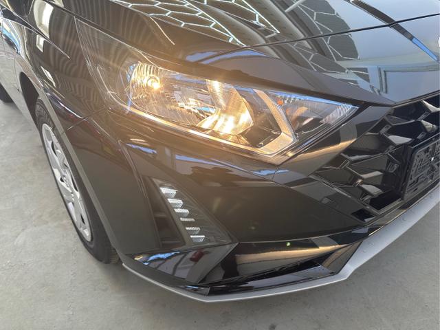 Hyundai / i20 / Schwarz / / / NAVI Klimaautomatik SHZ 