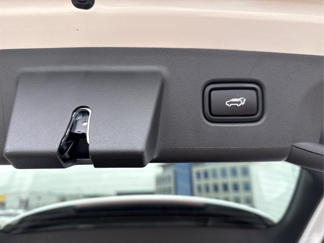 Hyundai / TUCSON FACELIFT / Weiß / / / 