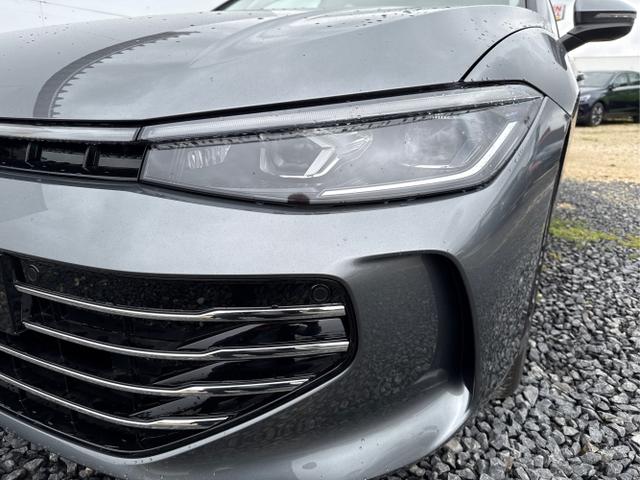 Volkswagen / Passat Variant / Weiß / / / 