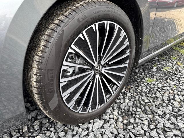 Volkswagen / Passat Variant / Weiß / / / 