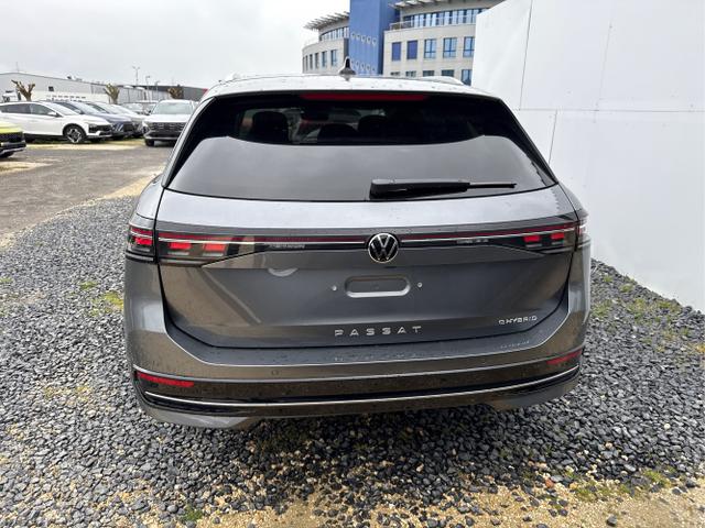 Volkswagen / Passat Variant / Weiß / / / 
