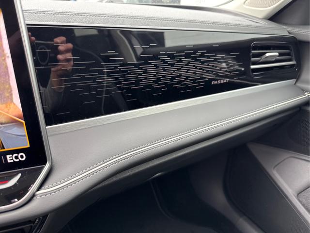 Volkswagen / Passat Variant / Weiß / / / 
