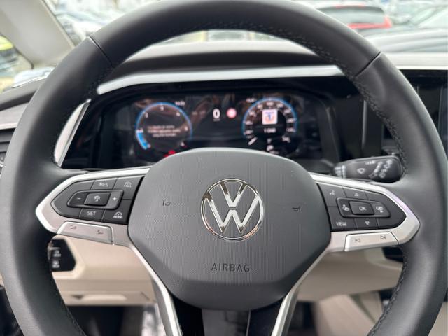 Volkswagen / Multivan / Weiß / / / 