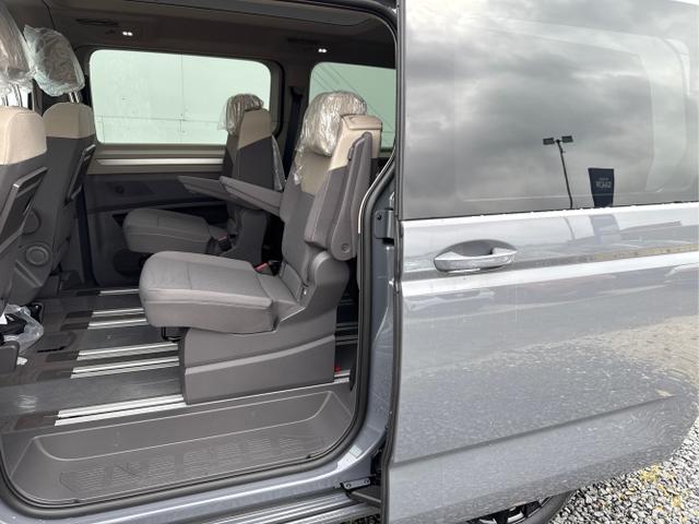 Volkswagen / Multivan / Weiß / / / 