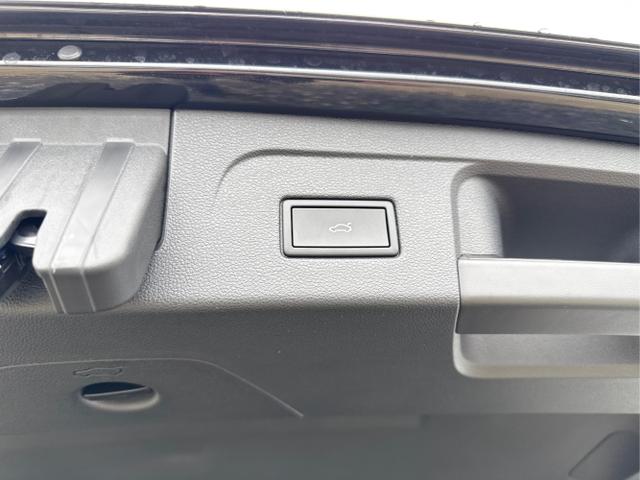 Volkswagen / Touran / Weiß / / / 