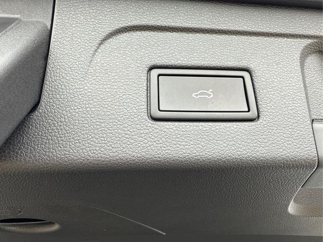 Volkswagen / Touran / Weiß / / / 