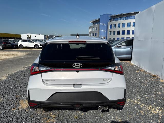 Hyundai / i20 / Weiß / / / 