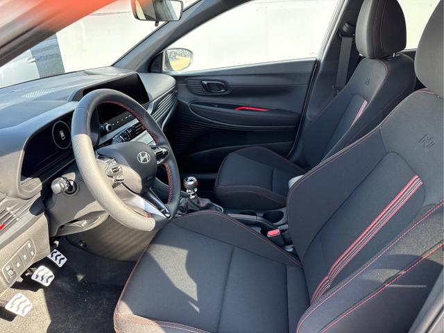 Hyundai / i20 / Weiß / / / 