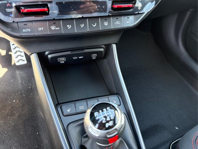 Hyundai / i20 / Weiß / / / 