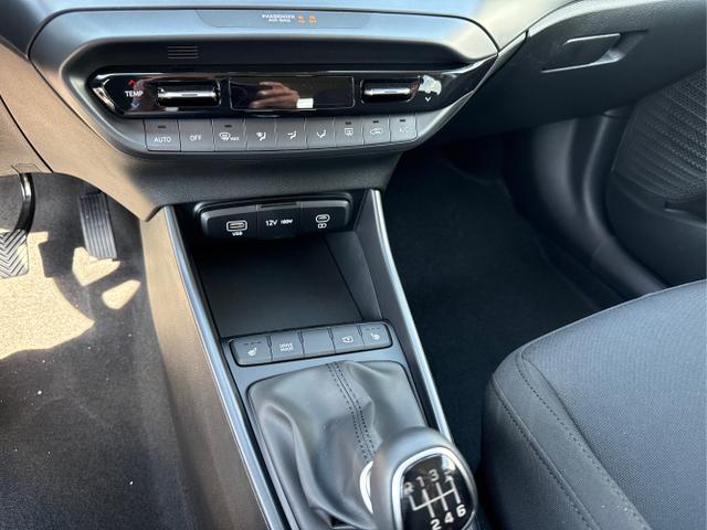 Hyundai / i20 / Weiß / / / 