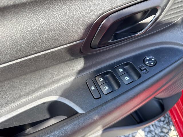 Hyundai / i20 / Weiß / / / 