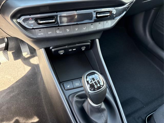 Hyundai / i20 / Weiß / / / 