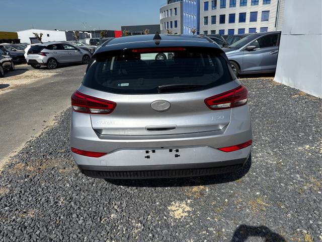 Hyundai / i30 / Weiß / / / 