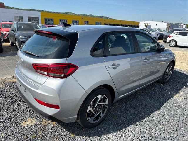 Hyundai / i30 / Weiß / / / 