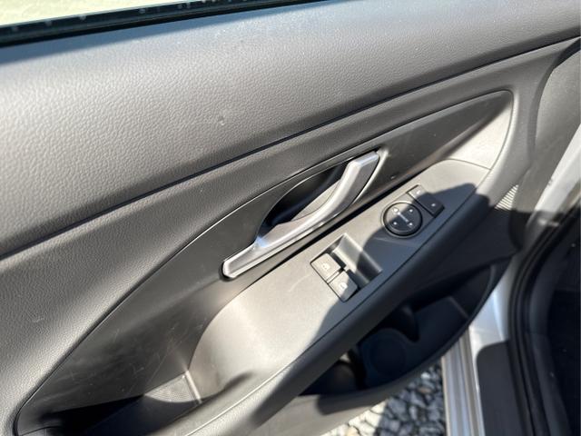 Hyundai / i30 / Weiß / / / 