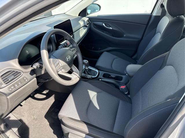 Hyundai / i30 / Weiß / / / 