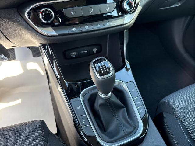 Hyundai / i30 / Weiß / / / 