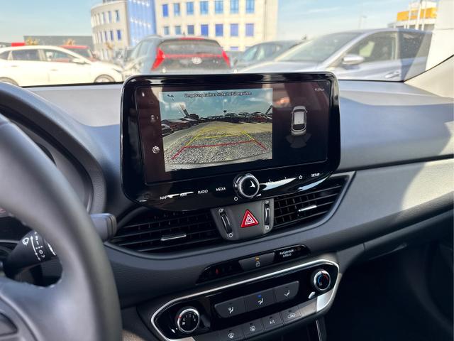 Hyundai / i30 / Weiß / / / 