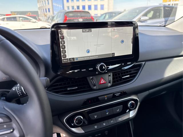 Hyundai / i30 / Weiß / / / 