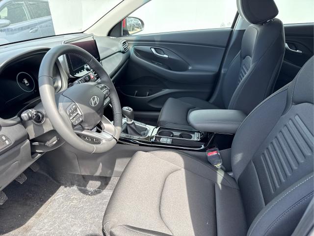 Hyundai / i30 / Weiß / / / 