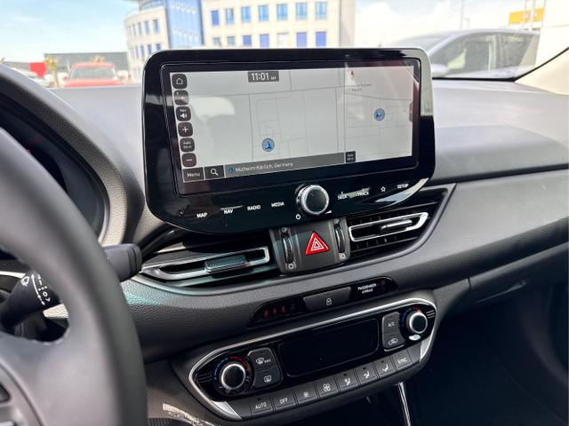 Hyundai / i30 / Weiß / / / 