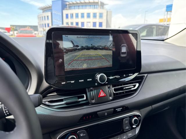Hyundai / i30 / Weiß / / / 