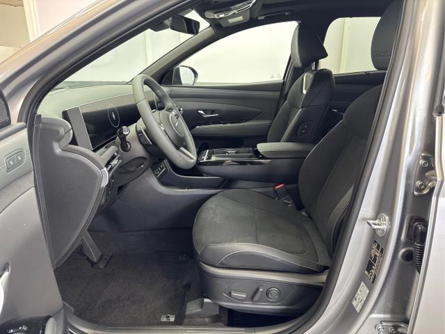 Hyundai / TUCSON FACELIFT / Shimmering Silver R2T / / / DCT 20th Anniversary ACC NAVI PANO KRELL 360 SHZ 