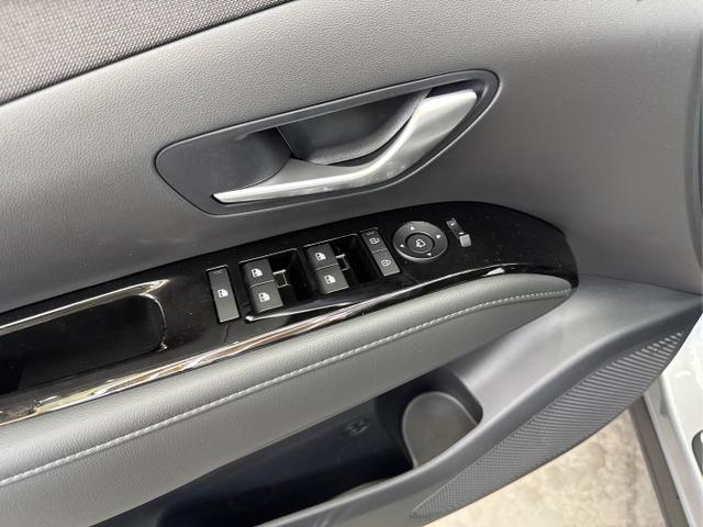 Hyundai / TUCSON FACELIFT / Shimmering Silver R2T / / / DCT 20th Anniversary ACC NAVI PANO KRELL 360 SHZ 