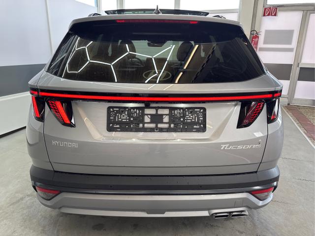 Hyundai / TUCSON FACELIFT / Shimmering Silver R2T / / / DCT 20th Anniversary ACC NAVI PANO KRELL 360 SHZ 