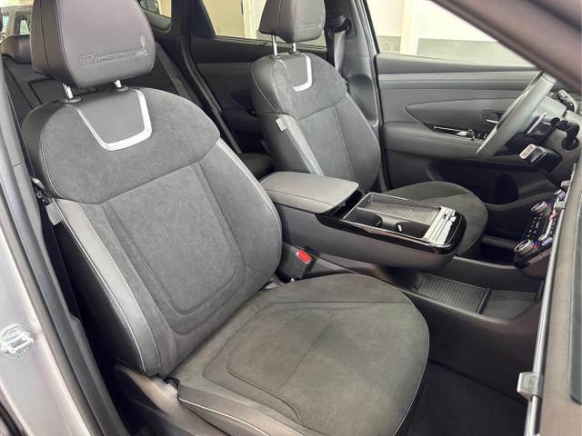 Hyundai / TUCSON FACELIFT / Shimmering Silver R2T / / / DCT 20th Anniversary ACC NAVI PANO KRELL 360 SHZ 
