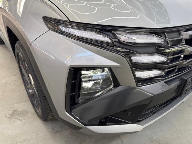 Hyundai / TUCSON FACELIFT / Shimmering Silver R2T / / / DCT 20th Anniversary ACC NAVI PANO KRELL 360 SHZ 