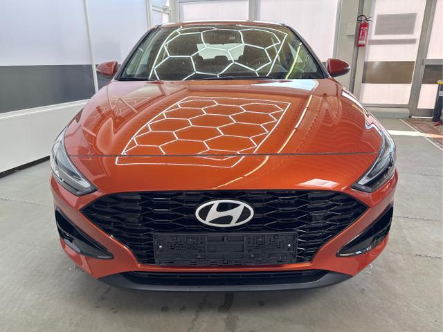 Hyundai / i30 / Orange / / / SHZ NAVI ALU LED RFK PDC