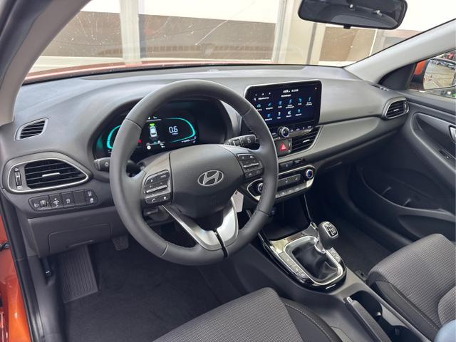 Hyundai / i30 / Orange / / / SHZ NAVI ALU LED RFK PDC