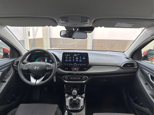 Hyundai / i30 / Orange / / / SHZ NAVI ALU LED RFK PDC