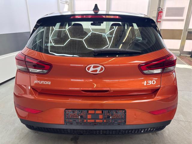 Hyundai / i30 / Orange / / / SHZ NAVI ALU LED RFK PDC