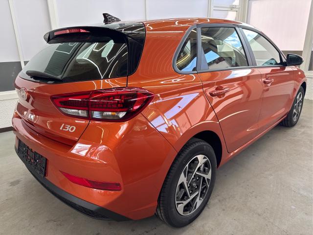 Hyundai / i30 / Orange / / / SHZ NAVI ALU LED RFK PDC
