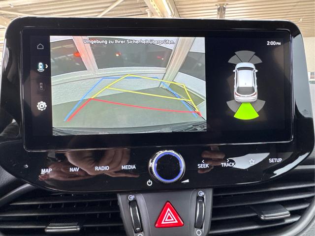 Hyundai / i30 / Grau / / / NAVI RFK LED PDC v+h