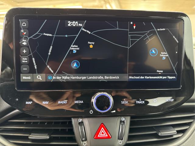 Hyundai / i30 / Grau / / / NAVI RFK LED PDC v+h